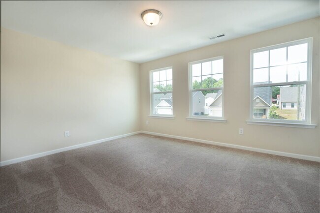 Building Photo - Modern Home with Spacious Layout Near Downtown Kernersville