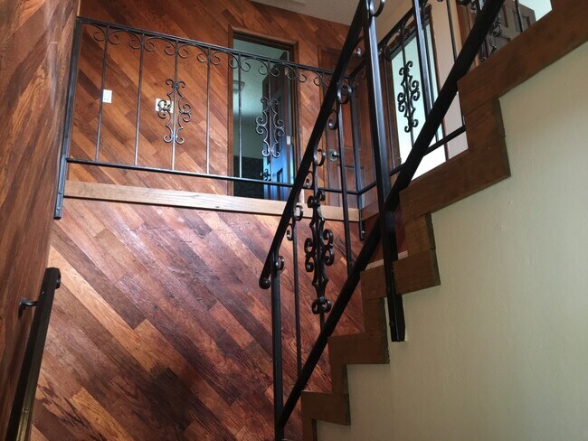 Building Photo - 15185 Broili Dr