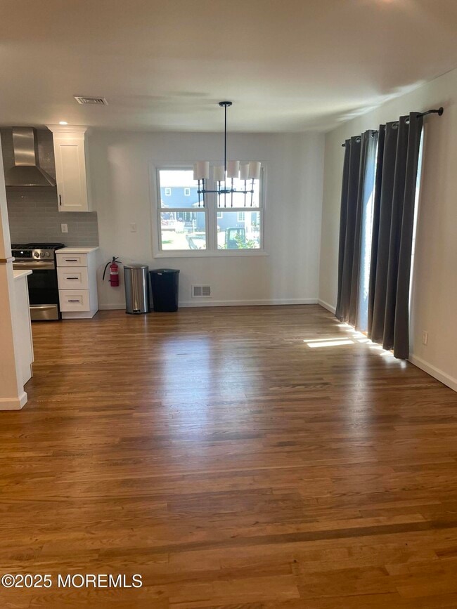 Building Photo - 127 Hulick St