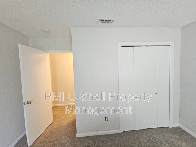 Building Photo - 4730 Huron Dr
