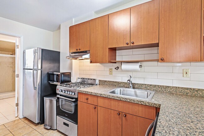 Building Photo - 11 Jones Pl