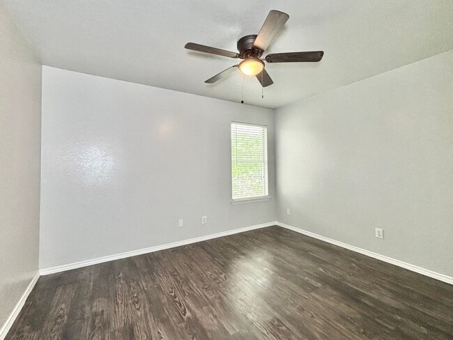 Building Photo - Spacious 4 Bedroom Home in Bristol Forest!