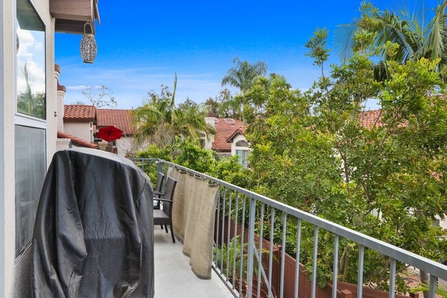 Building Photo - Beautiful Orange County Upstairs Condo! Must See!!