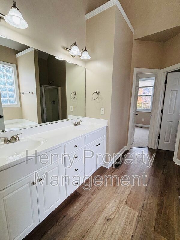 Building Photo - 404 Acorn Falls Ct