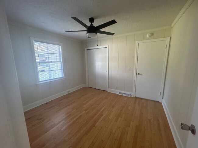 Building Photo - 3711 Kaiser Ave