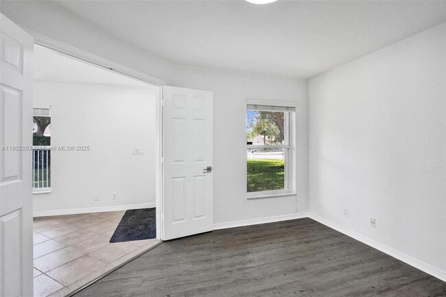 Building Photo - 6305 Willoughby Cir