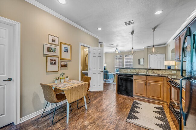 Building Photo - 305 Holleman Dr E