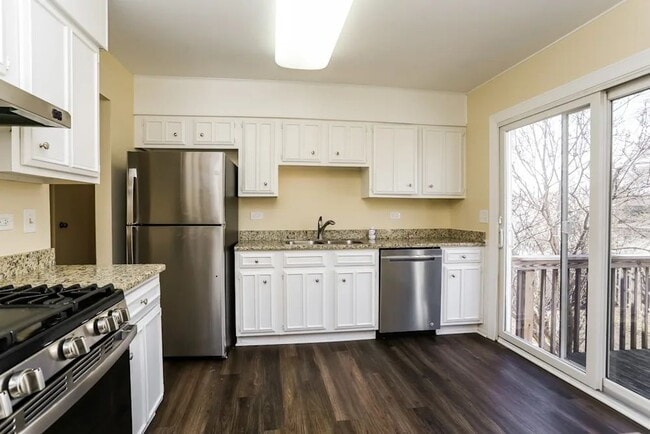 Building Photo - 212 Whitewater Dr