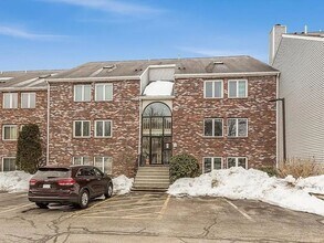 Building Photo - Charming 2BR Condo in South Weymouth