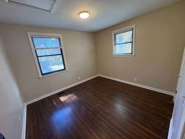 Building Photo - Donelson 3 Bedroom, 1 Bath House