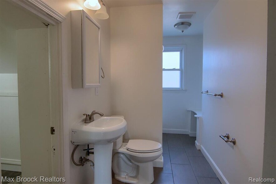 Building Photo - 4191 Farner Ave