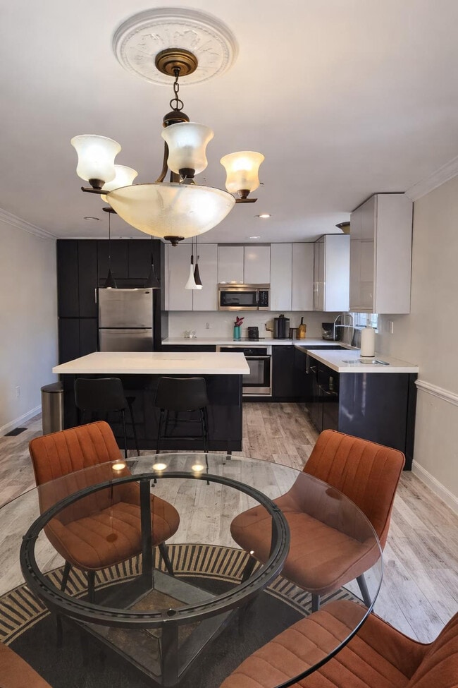 Building Photo - 321 Senate Ct