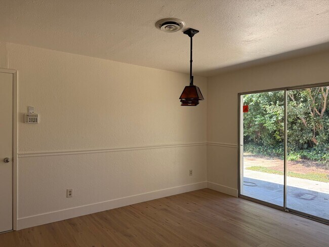 Building Photo - 8945 Plaza Park Dr