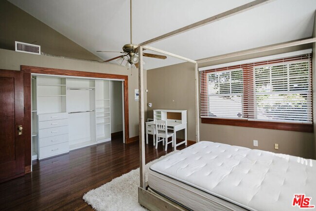 Building Photo - 13239 Addison St