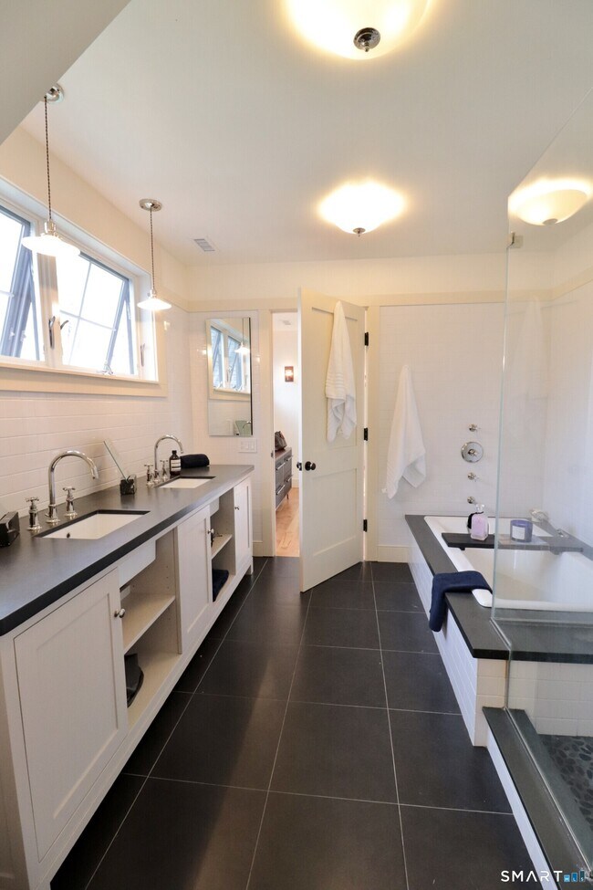 Building Photo - 68 Hopkins Rd