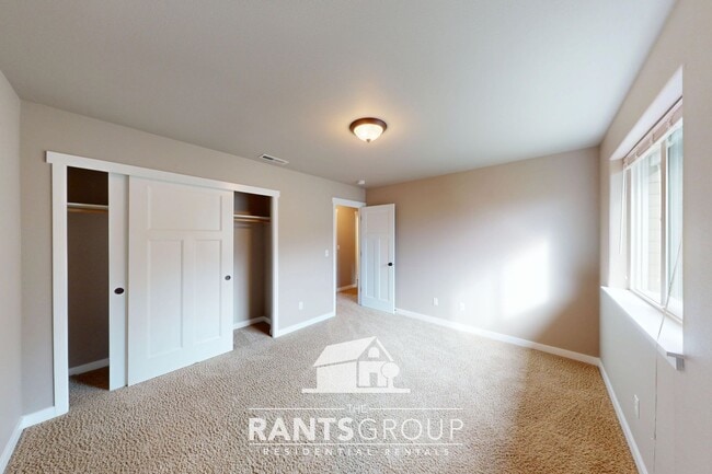 Building Photo - Stunning 4-Bedroom, 2.5 Bathroom Home on a...