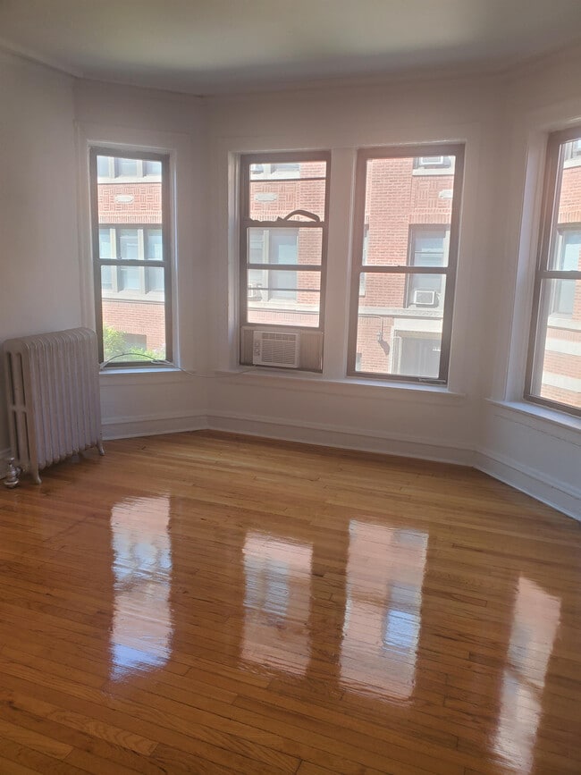 Building Photo - 6855 S Crandon Ave