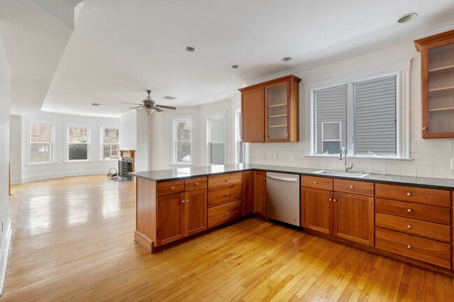 Building Photo - 114 Trowbridge St