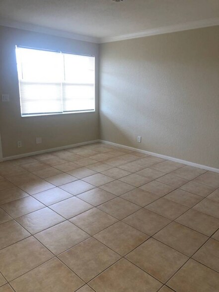 Building Photo - 1611 Green Ln