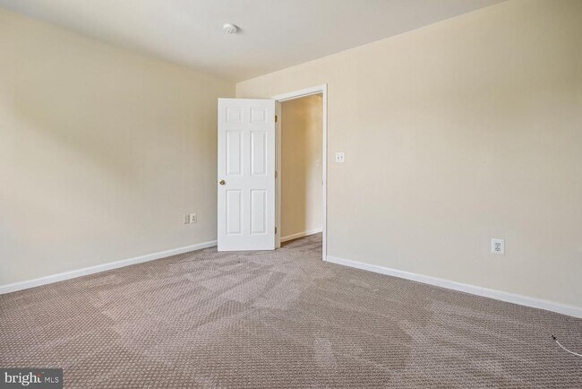 Building Photo - 14677 Cloverdale Rd