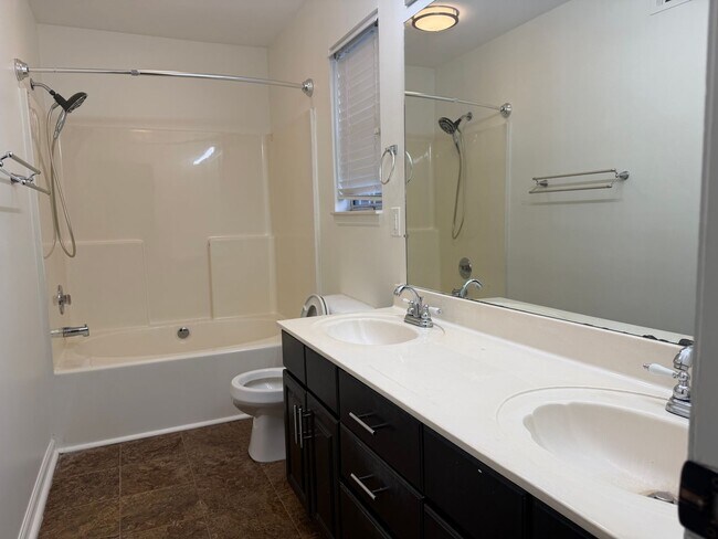 Building Photo - 303 Norvich Ct