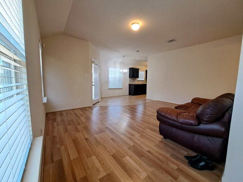 Building Photo - 1208 Hawkeye Point Rd