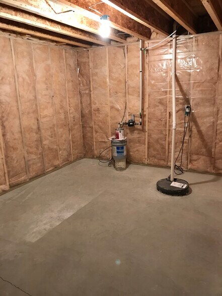 Lower level storage area 1 - 846 Thompson Drive