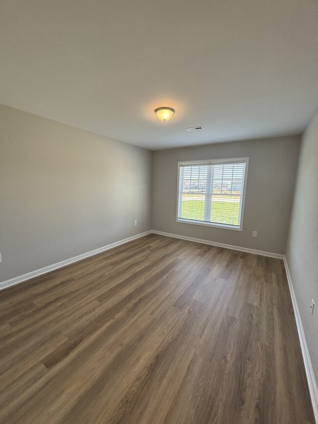 Building Photo - 102 Bradfield Cir