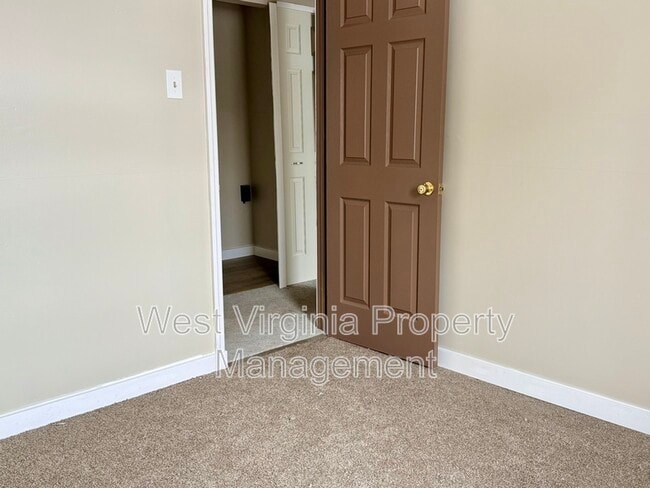 Building Photo - 172 Sullivan Rd