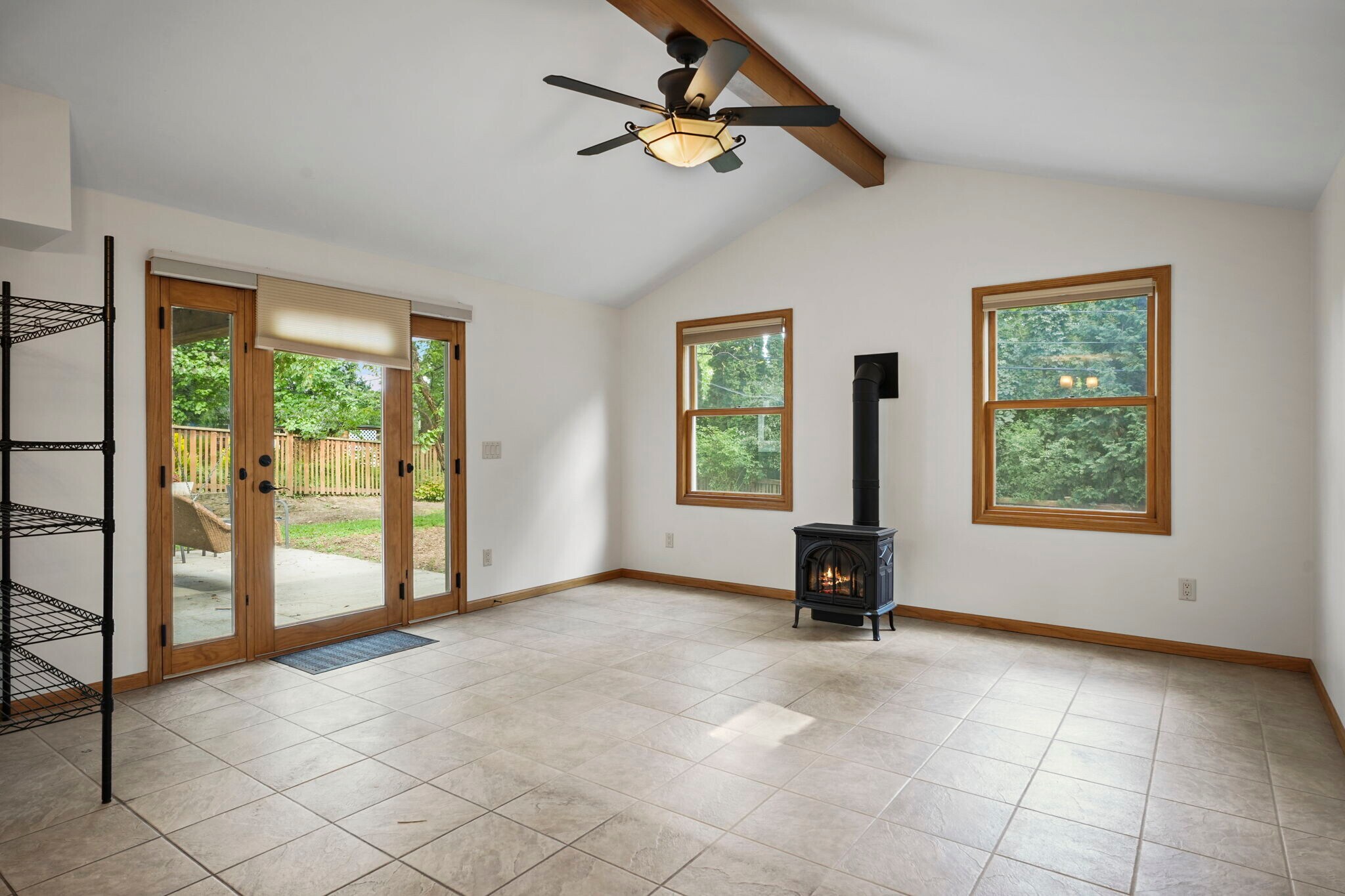 Family room - 3633 Gregory St