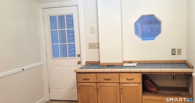 Building Photo - 42 Woodbridge St