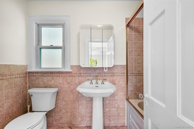 Building Photo - 506 Siwanoy Pl