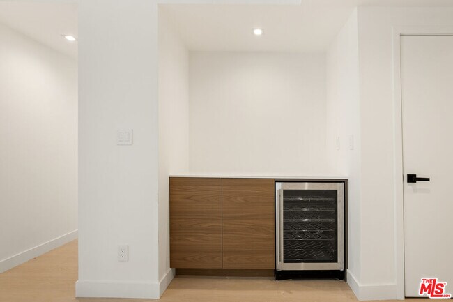 Building Photo - 10630 Wilkins Ave