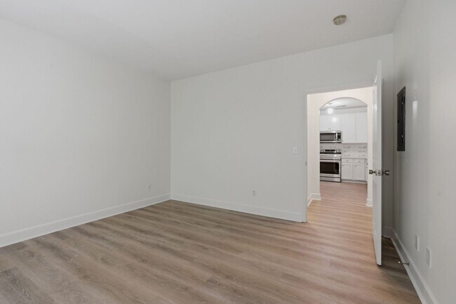 Building Photo - 4846 Bevendean Dr