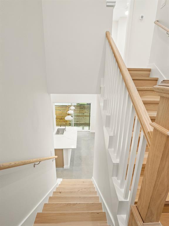 Building Photo - 1165 Nickols Ave