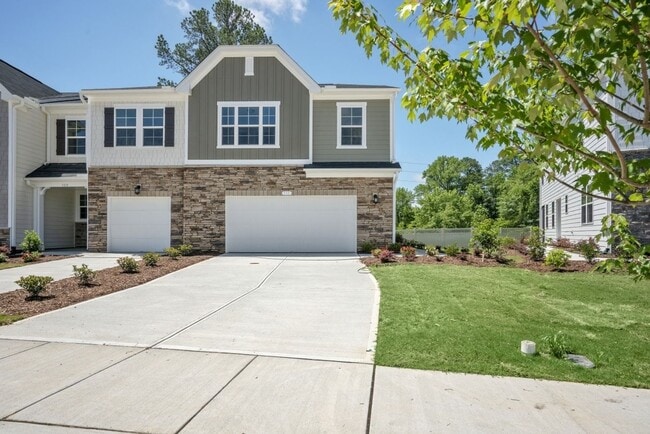 Building Photo - End Unit  Townhome | Open floor plan | 2 C...