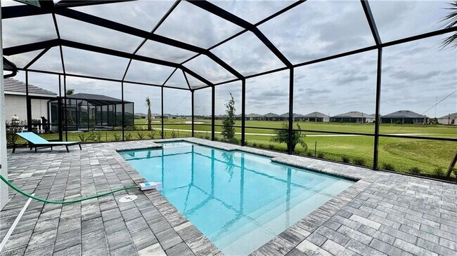 Building Photo - 15048 Pinehurst