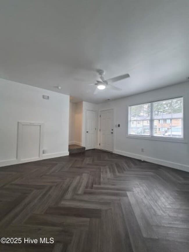 Building Photo - 411 Myrtlewood Cir