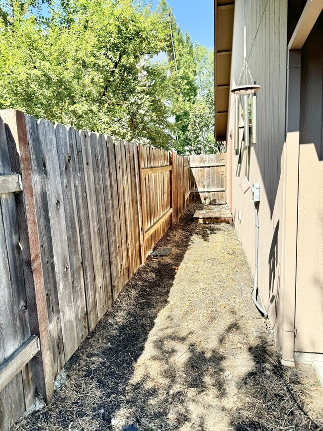 Building Photo - 260 Arnos St