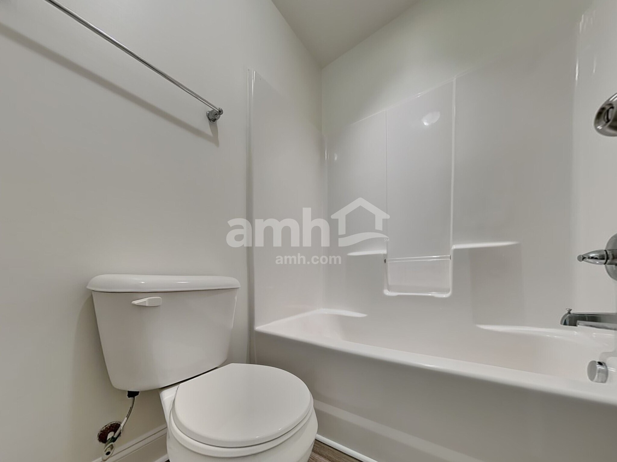 Building Photo - 185 Clubhouse Dr