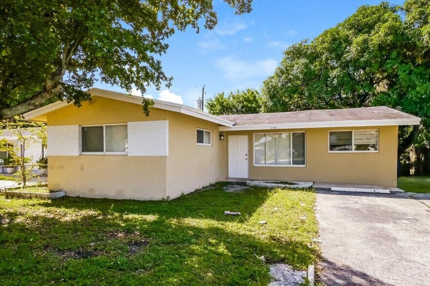 Primary Photo - 3140 NW 4th Pl