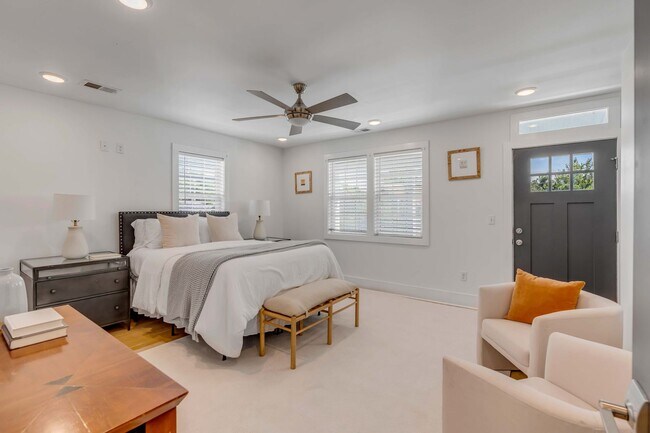 Building Photo - Fully Furnished Downtown Rental