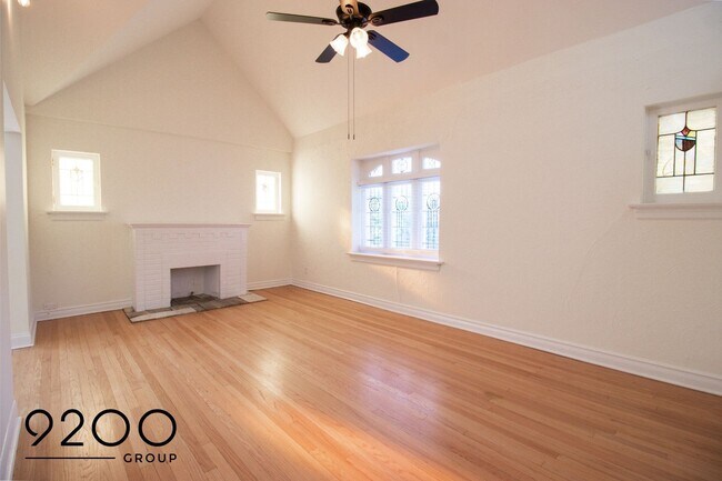 Building Photo - 1 Bed / 1 Bath- NEWLY RENOVATED APARTMENT ...