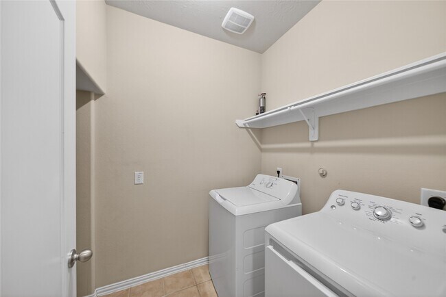 Building Photo - 2411 Horned Owl Dr