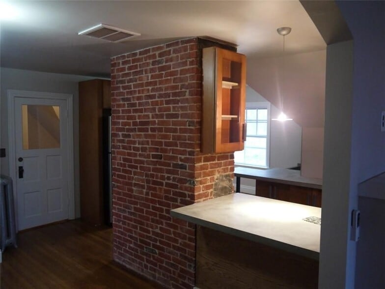 Building Photo - 283 Norwood Ave