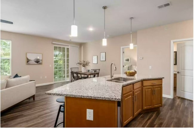 Building Photo - 222 Lake Cove Dr