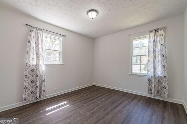 Building Photo - 926 Live Oak Ct