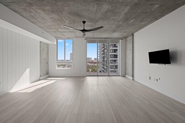 Building Photo - 300 S Australian Ave