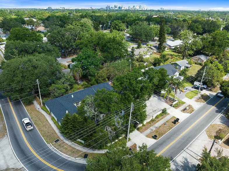 Building Photo - 2616 S Crystal Lake Dr