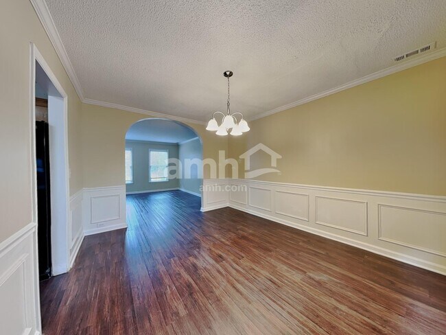 Building Photo - 601 Crossing Dr